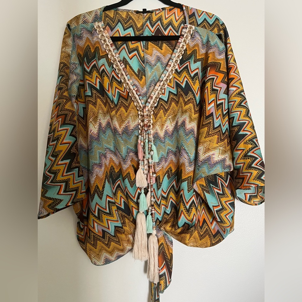 Tesoro Moda - Italian Brand - size L - chevron design w/ tassels